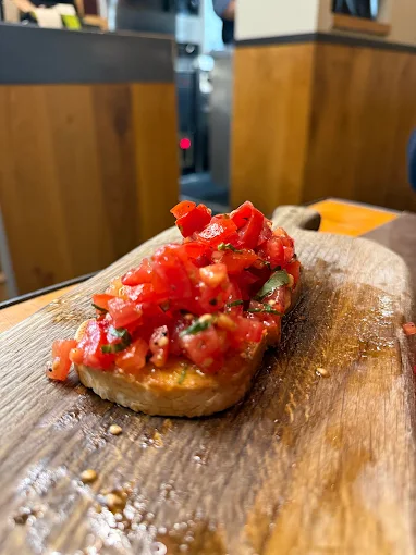 Bruschetta al pomodoro fresco e basilico